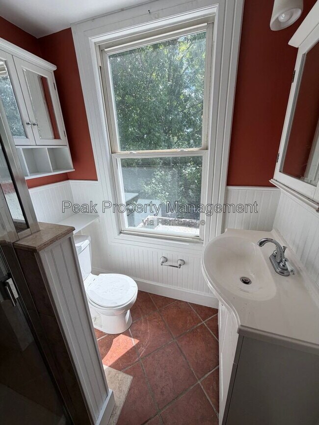 Building Photo - 3120 Parkwood Ave