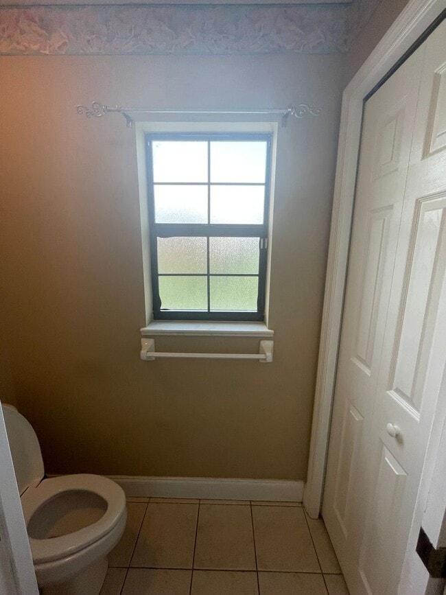 Building Photo - Spacious 4-Bedroom Pool Home – 2 Primary S...