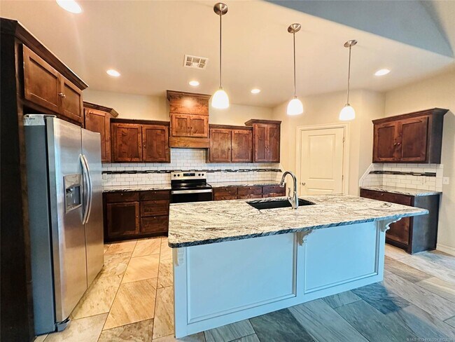 Building Photo - 8111 N 75th E Ave