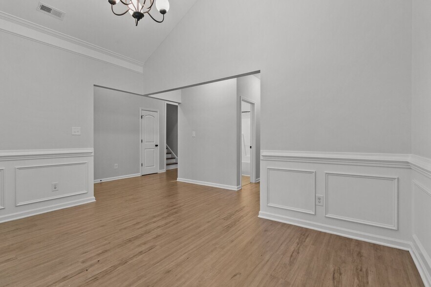 Building Photo - 6471 Chamblee Dr