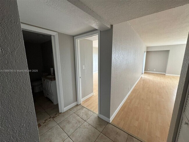 Building Photo - 3301 Spanish Moss Terrace