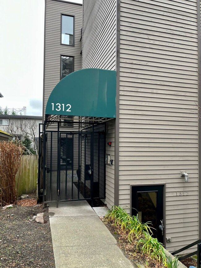 Building Photo - 1312 6th Ave N