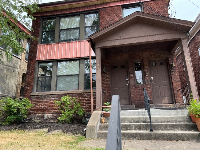 Building Photo - 2311 Sherbrook St