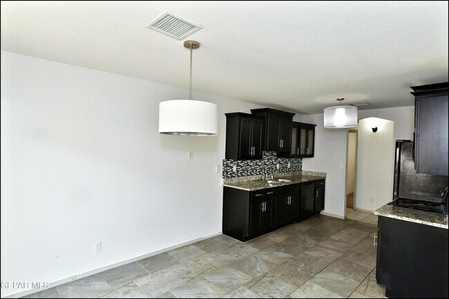 Building Photo - 872 Colbert Shapleigh Pl
