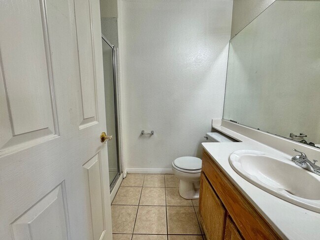 Building Photo - Charming home in a desirable Henderson neighborhood