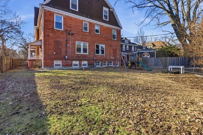 Building Photo - 2001 Orrington Ave