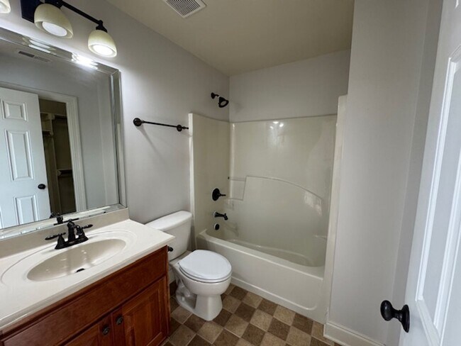 Building Photo - Eagle Ridge Golf Club!