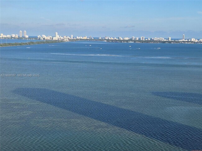 Building Photo - 460 NE 28th St