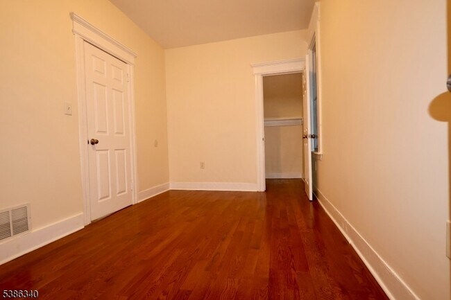 Building Photo - 484 S 16th St