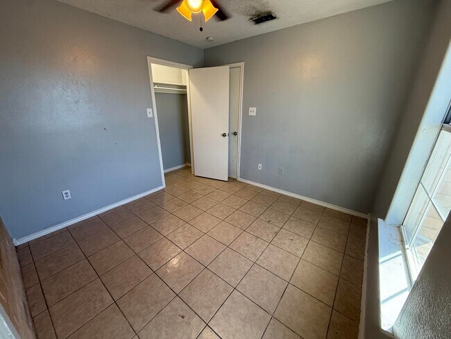 Building Photo - 311 Soria Dr