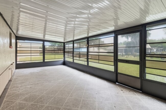 Building Photo - Charming 2/2 Spacious Home with/ 1 Car Garage in St. Cloud Close to the Lakefront Park