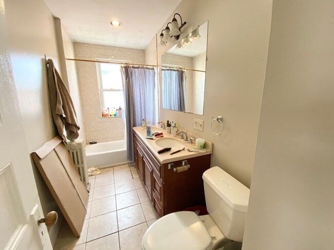 Building Photo - NO FEE - MISSION HILL 4 BED W/ LAUNDRY IN UNIT