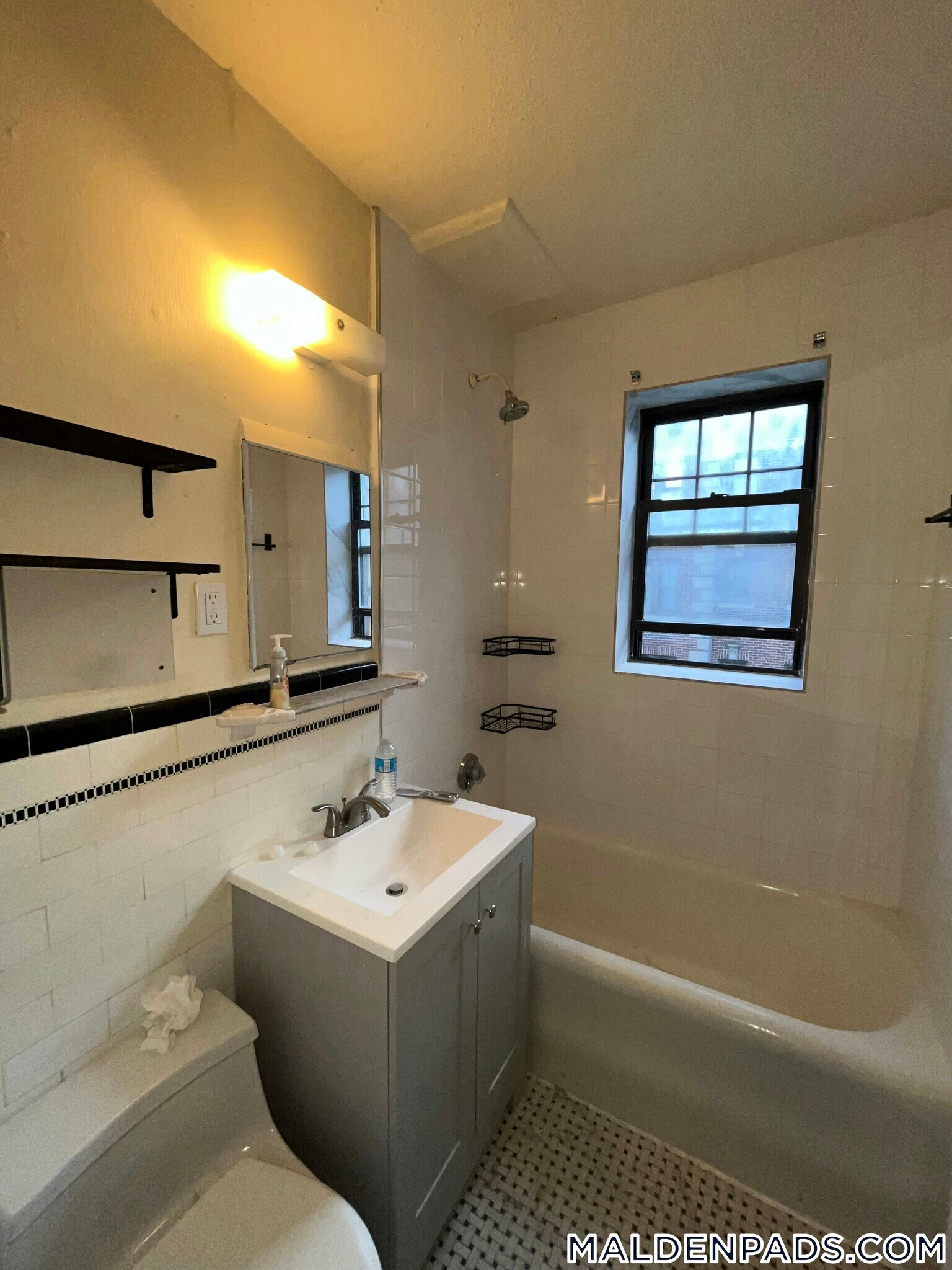 Building Photo - 349 Pleasant St