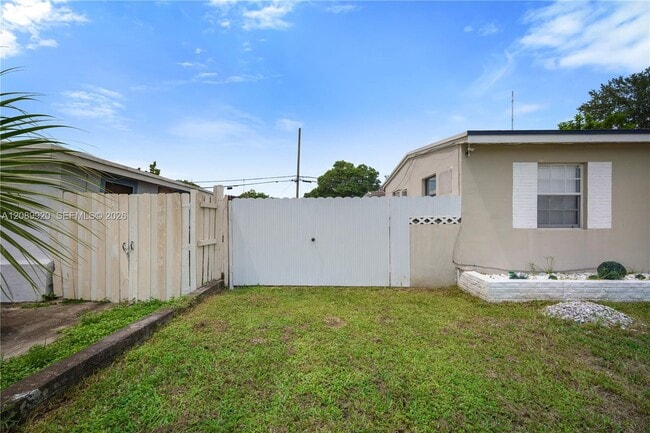 Building Photo - 3750 SW 46th Ave