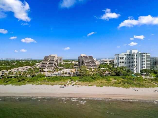 Building Photo - 251 Crandon Blvd