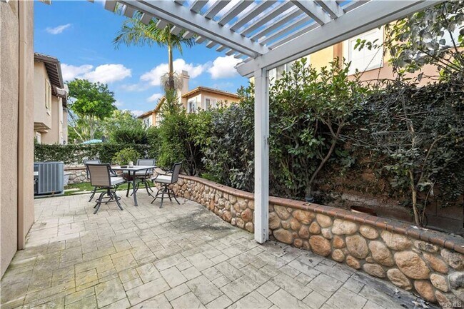Building Photo - RECENTLY RENOVATED 3 BED, 3 BATH CONDO! $4,500 (OAK CREEK-IRVINE)