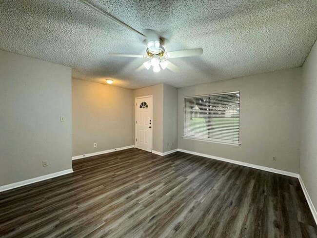Building Photo - 9502 Quail Village Ln