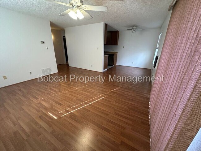 Building Photo - 400 S Saliman Rd