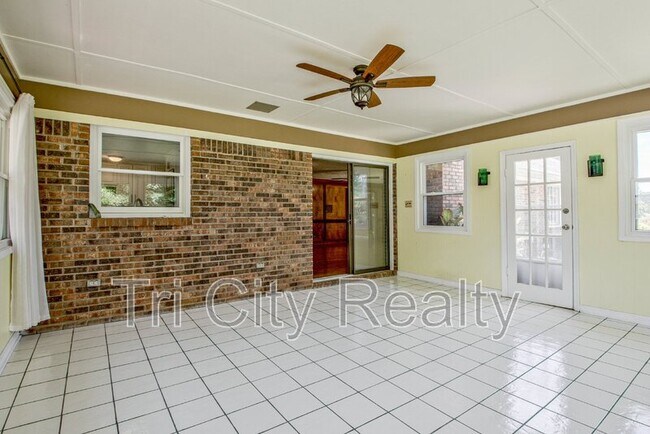 Building Photo - 630 Hawthorne Pl