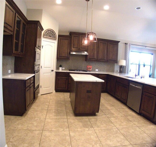 Building Photo - 14400 Senia Bend
