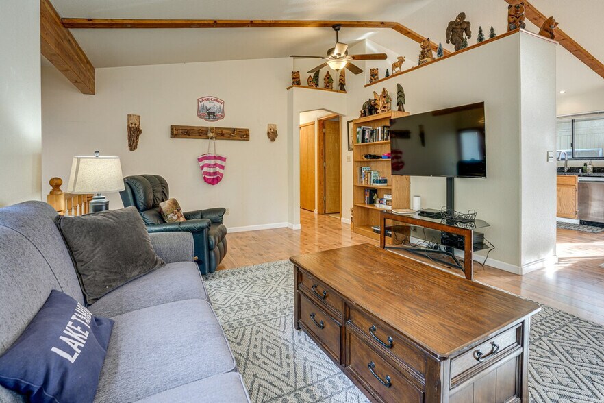 Building Photo - 2634 Pinter Ave