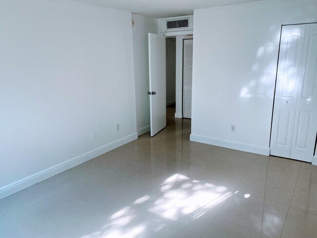 Building Photo - 14201 SW 88th St