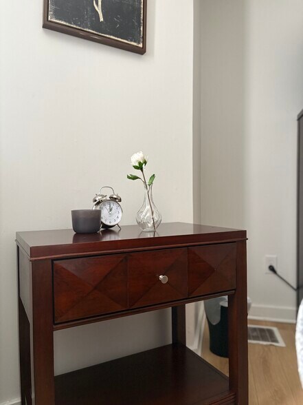 Building Photo - 313 Hixson Ave