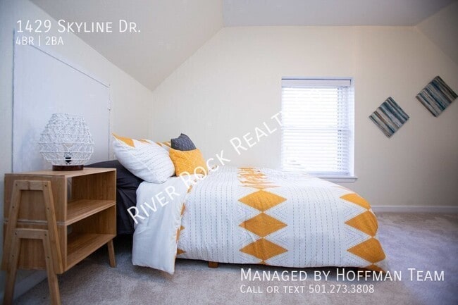 Building Photo - 1429 Skyline Dr