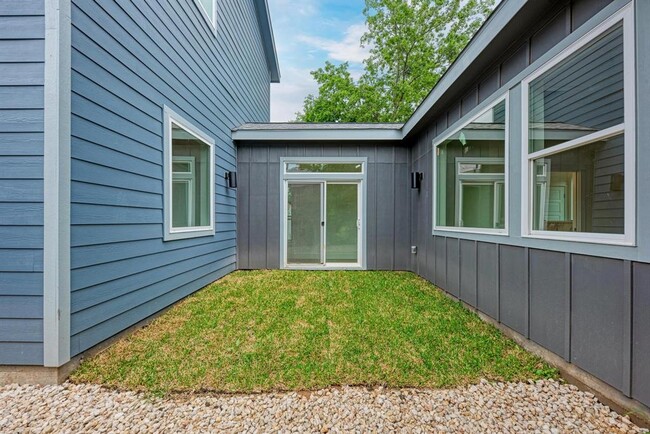 Building Photo - 401 Delmar Ave