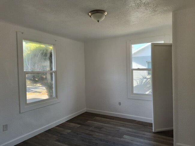 Building Photo - Great location, walking distance to downtown Leesburg!