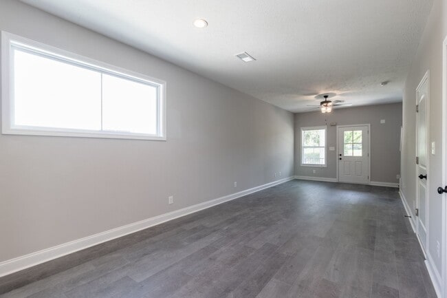 Building Photo - 938 Charlotte St