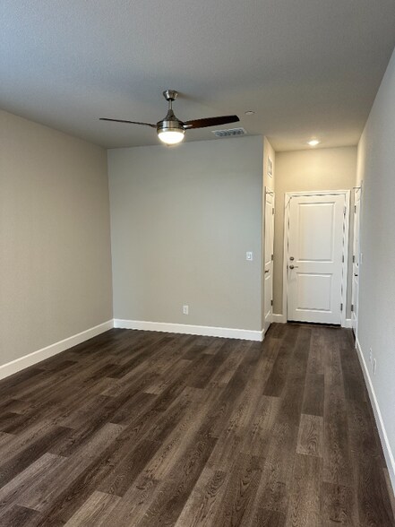 Building Photo - 3040 Vaughn Wy