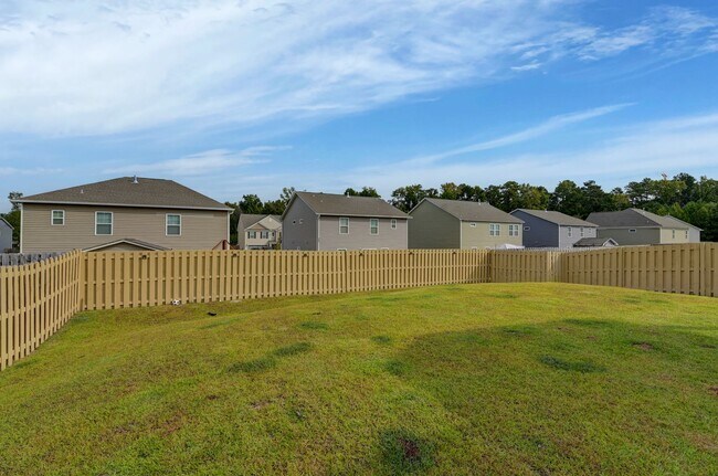 Building Photo - Spacious 5-Bedroom, 3-Bath Home with Modern Features in Elgin!