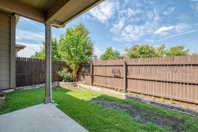 Building Photo - 2880 Donnell Dr