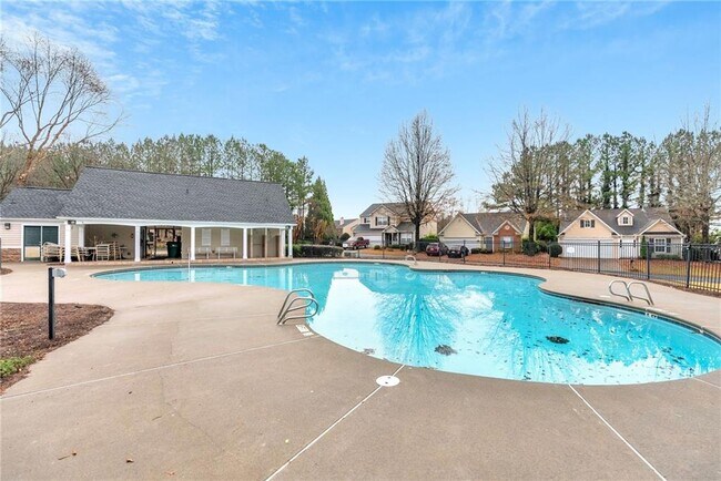 Building Photo - 241 Village Square Dr