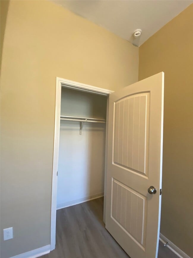 Building Photo - 15609 All Star Dr