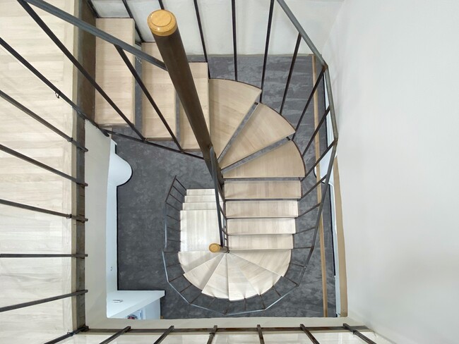 Building Photo - 801 S Wells St