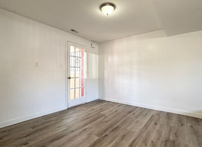 Building Photo - 403 N Morton Dr