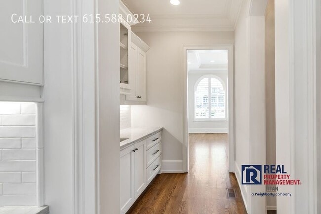 Building Photo - 9220 Lehigh Dr