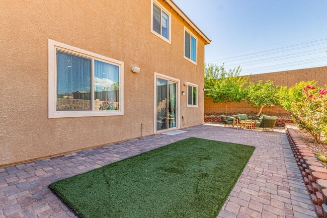 Building Photo - MODERN DESIGNED 4-BED, 3-BATH HOME IN SOUT...
