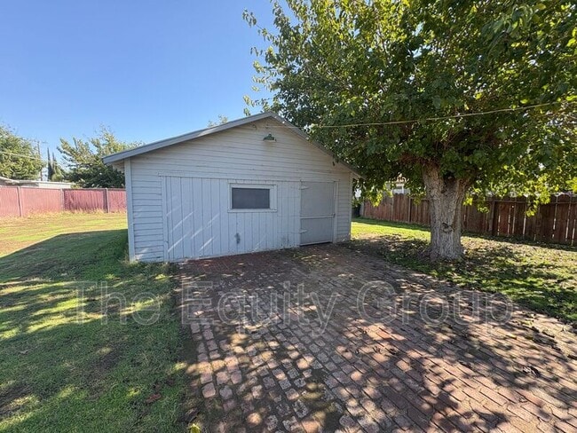 Building Photo - 457 N F St