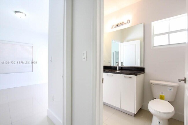 Building Photo - 15670 SW 11th Terrace