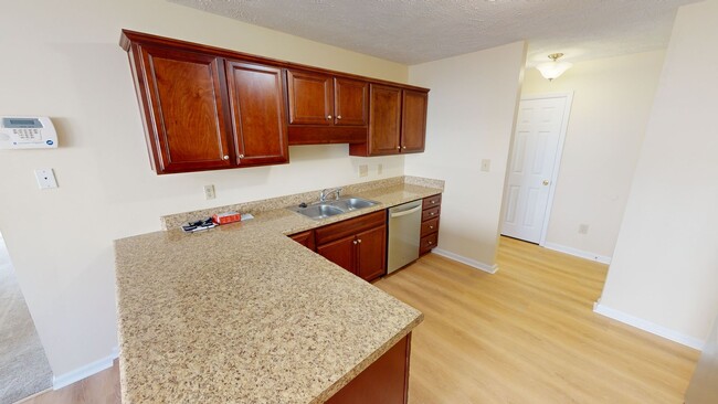 Building Photo - $350 OFF First Month's Rent! 3 Bedroom Upd...