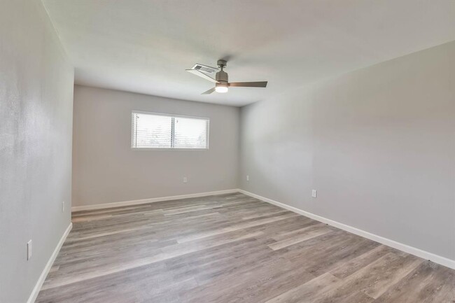 Building Photo - 3215 Rockyridge Dr