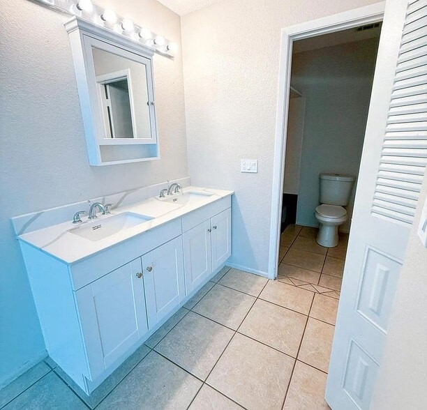 Building Photo - 525 SW Sara Blvd