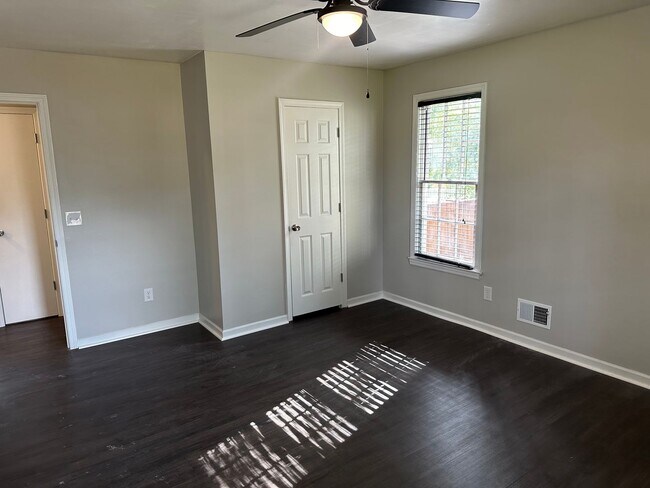 Building Photo - 219 Concourse Dr