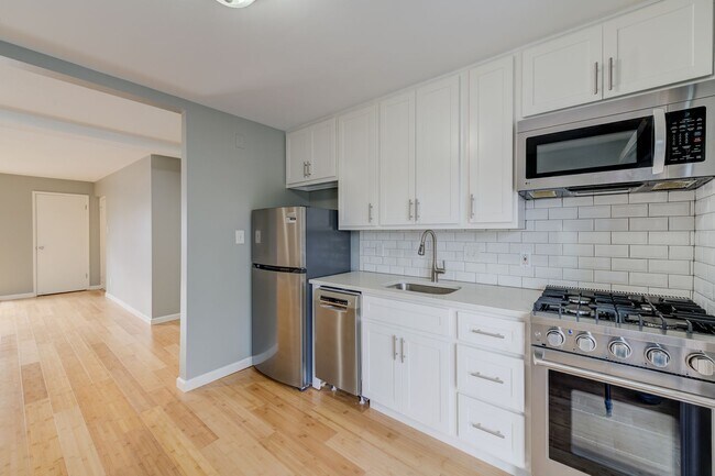 Building Photo - Minutes from I-170. Ask about our Move in ...