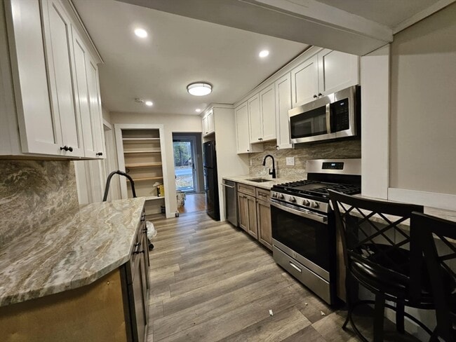 Building Photo - 1037 Ocean St