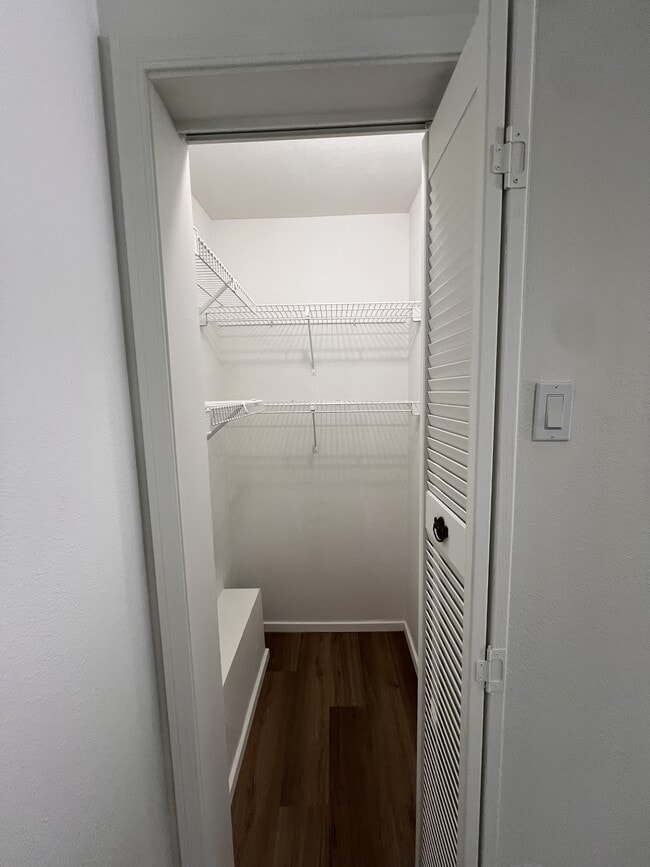 Building Photo - 503 1/2 S Auburn St