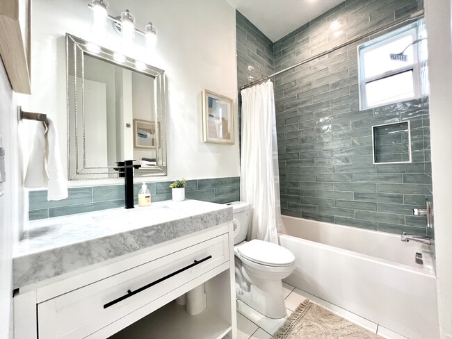 Building Photo - 1112 Tomato Aly